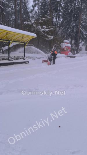 Как чистят снег в Городском парке?