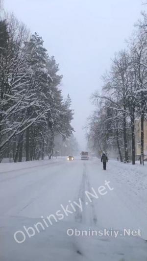 Нечищеные тротуары: пешеходы выбирают автомобильные дороги. Циклон Фрэнсис