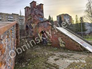 Крепость в детском дворе на Энгельса в Обнинске