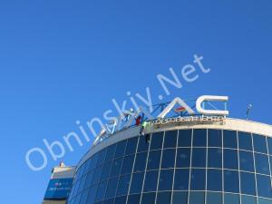 Манекены на крыше торгового центра Атлас в г. Обнинске