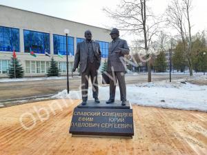 Памятник Ефиму Славскому и Юрию Семендяеву в Обнинске