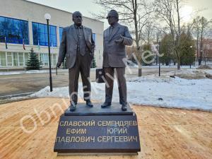 памятник Ефиму Славскому и Юрию Семендяеву