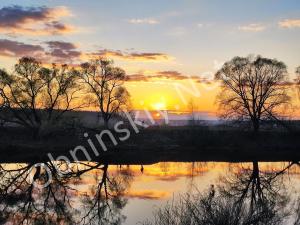 Зеркало реки Протвы на закате