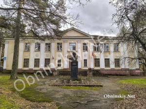 Ленина, 10, Обнинск. Вечерняя школа, Школа им. Шацкого. Октябрь 2025 года