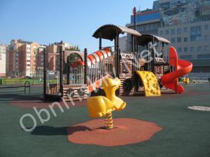 Детская площадка возле "Триумф Плазы". Фото 2013 год