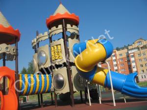 Детская площадка возле "Триумф Плазы". Фото 2013 год