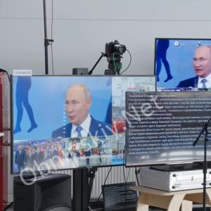 Президент России Владимир Путин по телемосту дал старт работе спорткомплекса с бассейном в Балабаново