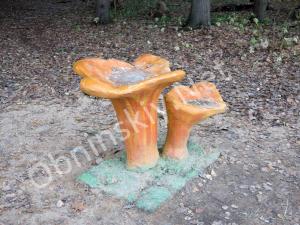 В Гурьяновском лесу, фигурки грибочков уже подо льдом