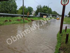 Огромная лужа из-за дождика 11 июня