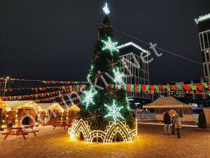 Новогодняя ёлка на площади у Дома учёных 2023/2024 год.