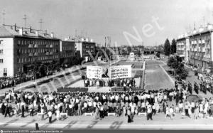 Открытие Доски почета на реконструированной улице Лейпунского. 1976 г.