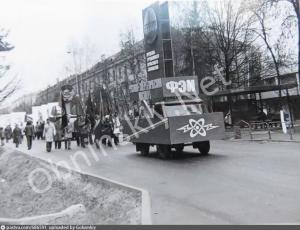 pastvu.com Первомайская демонстрация на проспекте Ленина 1970-1975гг
