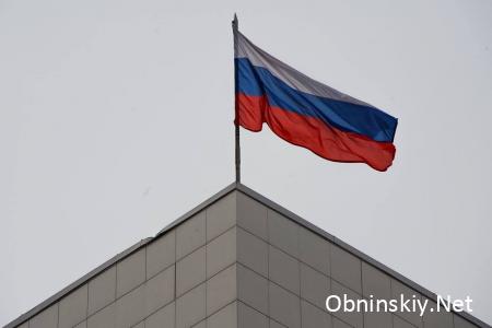 Флаг России будем поднимать под гимн страны еженедельно в школах