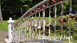 Мост в парке Белкино. Замки любви в Обнинске