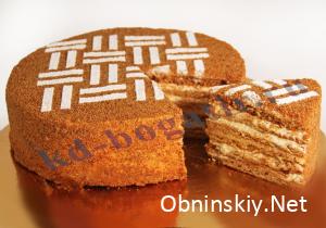 Торт Медовик (Заварные медовые коржи, сметанный и сливочный крем на основе варенного сгущенного молока. Вес 1,1 кг.)
