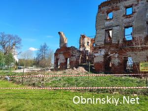 Рухнула часть стены усадьбы Белкино в г. Обнинске