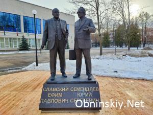 памятник Ефиму Славскому и Юрию Семендяеву