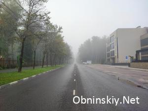 Пустынная улица в тумане
