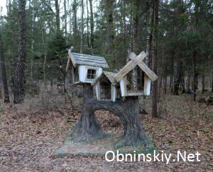 В Гурьяновском лесу сказочный домик
